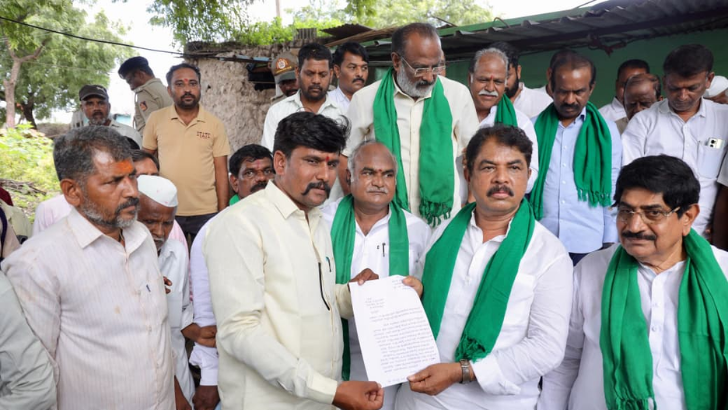 https://salarnews.in/public/uploads/images/newsimages/maannewsimage04102025_232814_Karnataka BJP.png